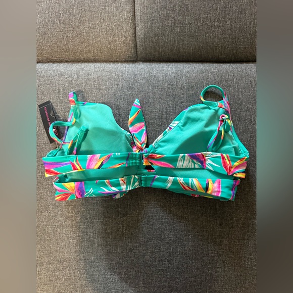Swim Suit Bundle- Size Large tops and bottoms - Picture 4 of 8
